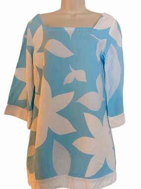 Island Company Blue and White Floral Square-Neck Tunic Small